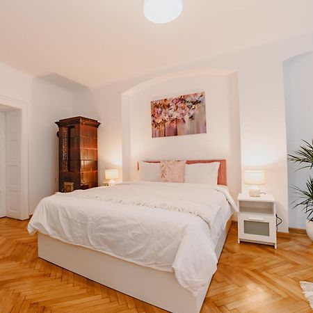 Anastasia Apartments With Parking Брашов Екстериор снимка