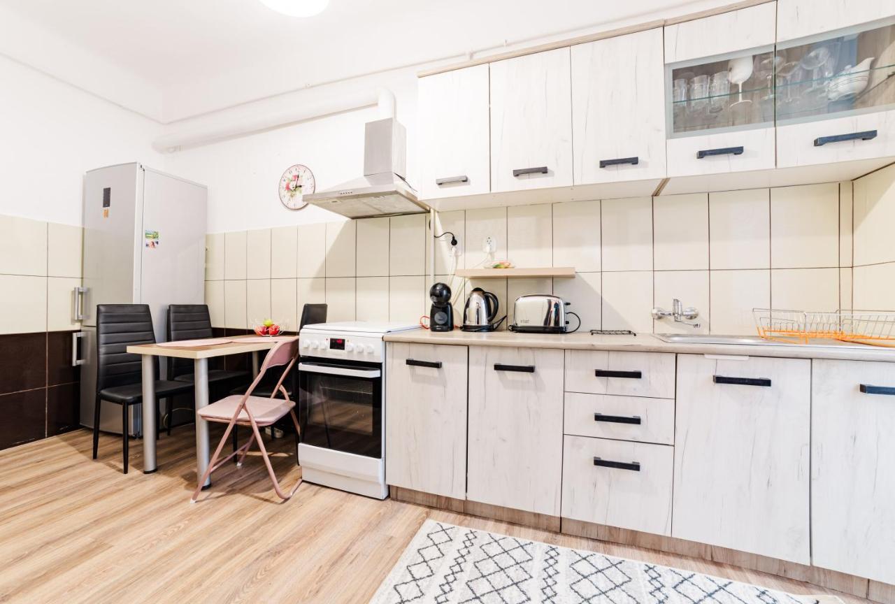 Anastasia Apartments With Parking Брашов Екстериор снимка