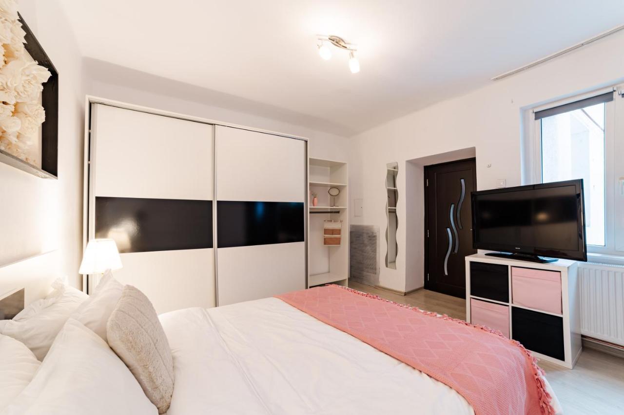 Anastasia Apartments With Parking Брашов Екстериор снимка