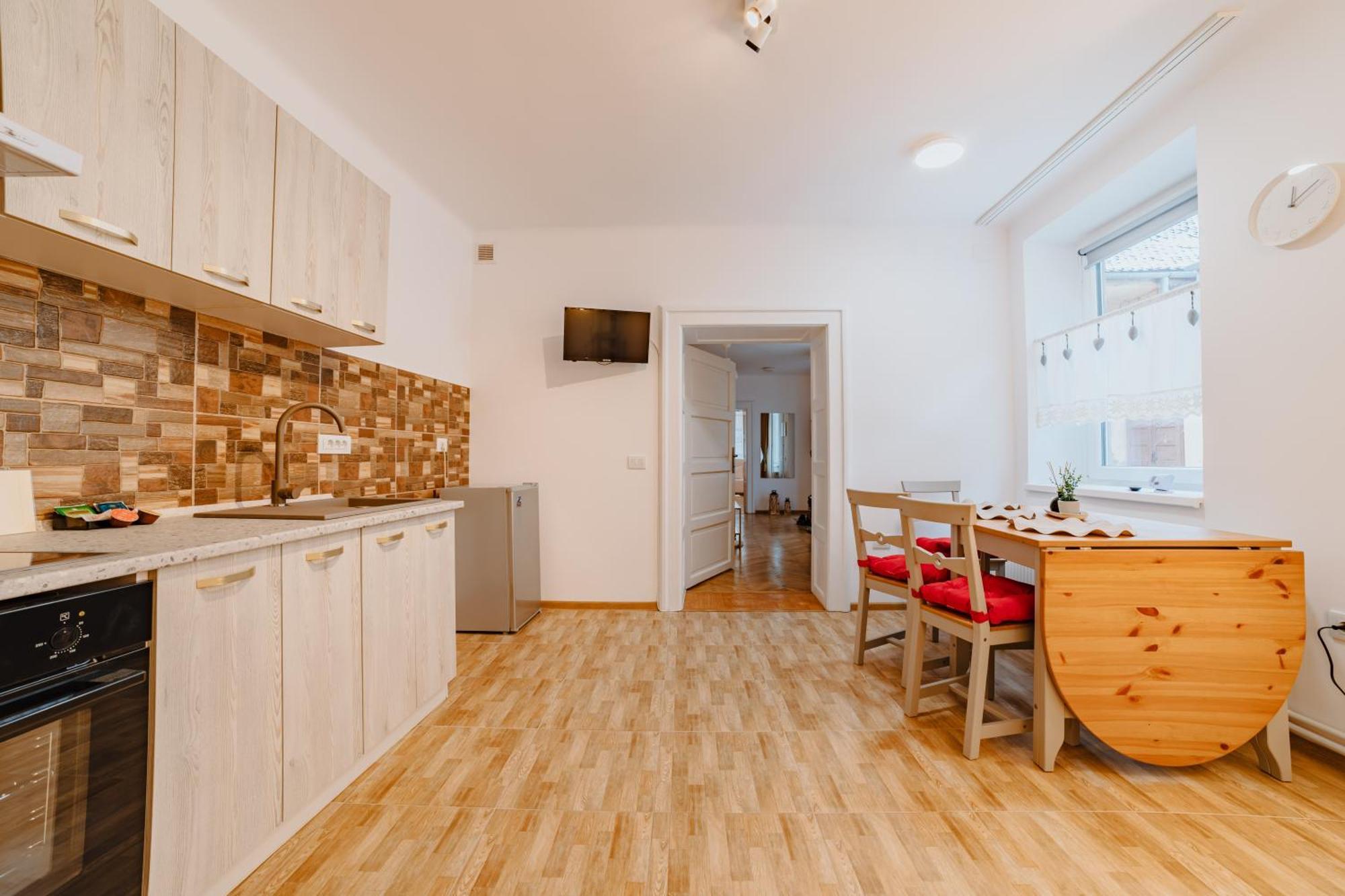 Anastasia Apartments With Parking Брашов Екстериор снимка