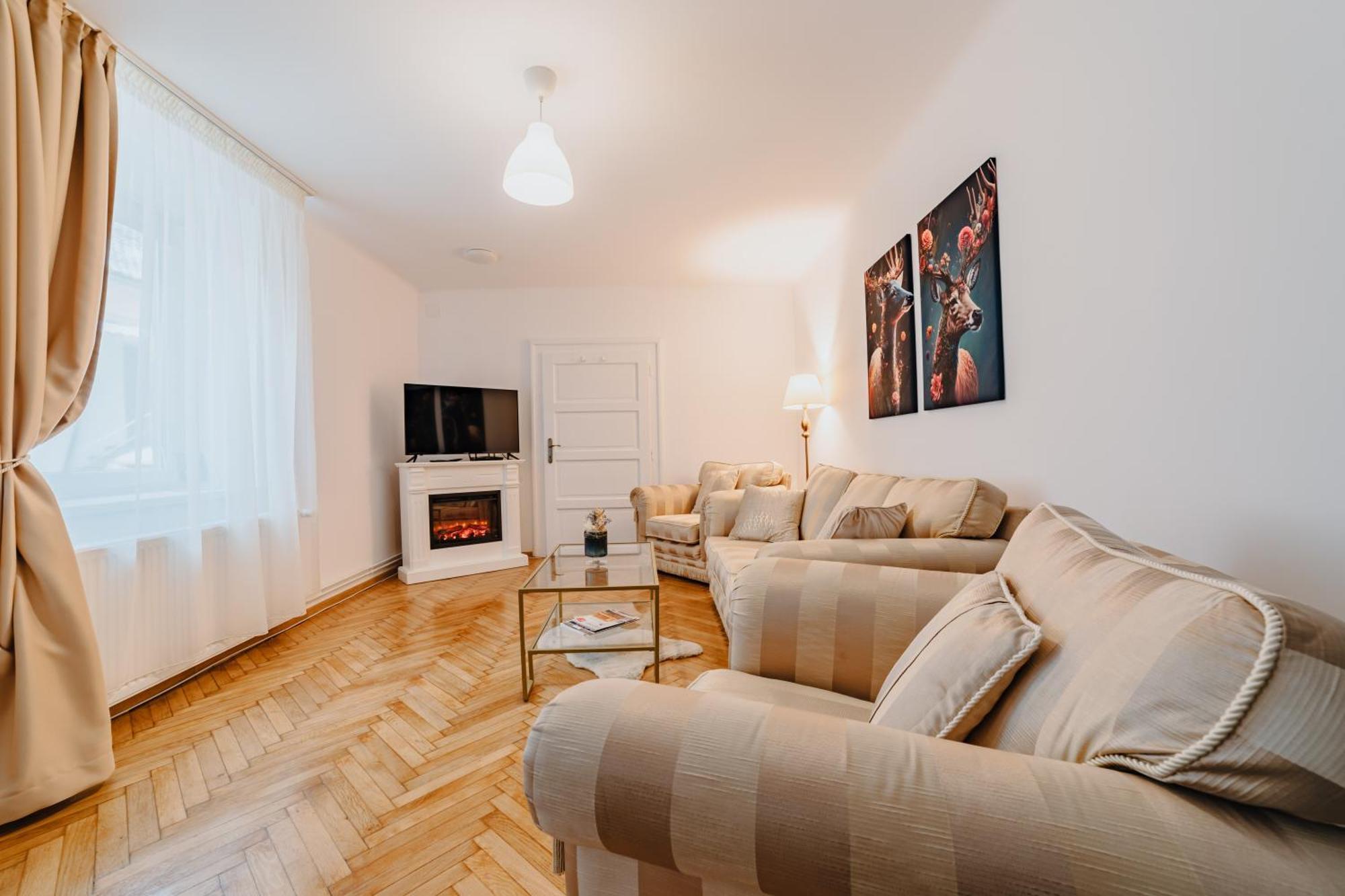 Anastasia Apartments With Parking Брашов Екстериор снимка